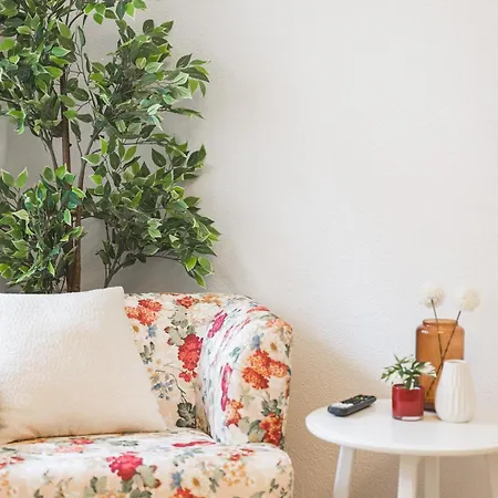 דירה Black Forest Flower