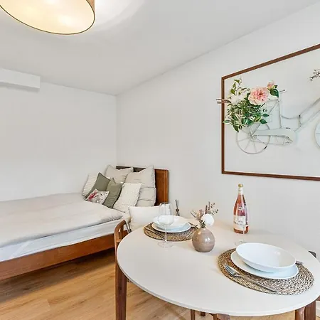 Black Forest Flower شقة