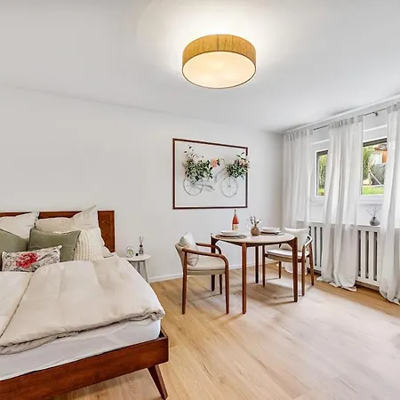 Black Forest Flower شقة *